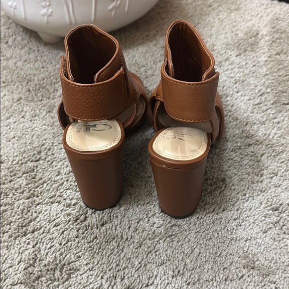 Gianni Bini Brown Peep-Toe Block Heels - Picture 2 of 4